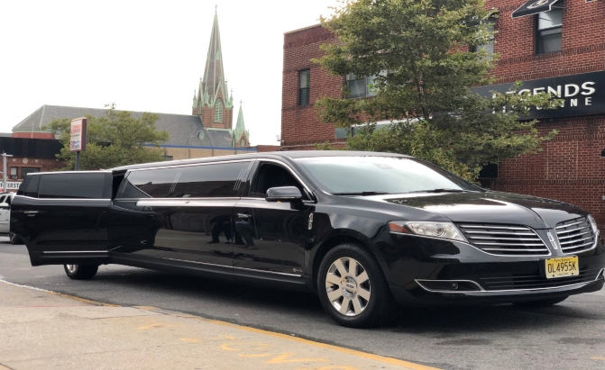 Lincoln MKT Stretch Limo 1
